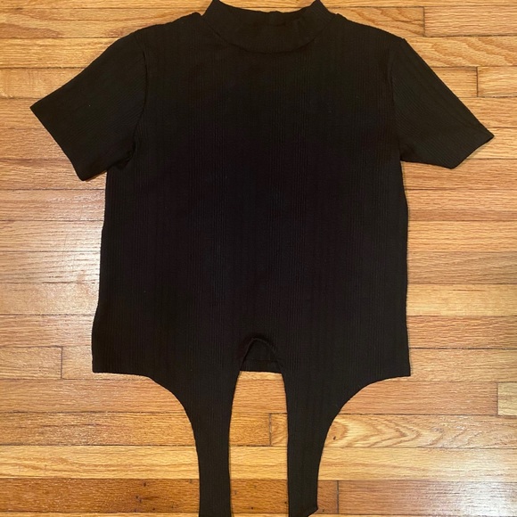 Black crop top - Picture 1 of 3